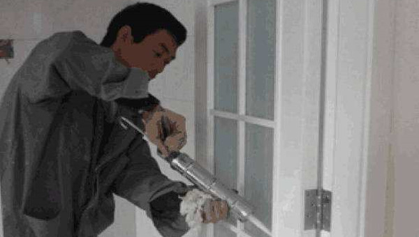 粘接密封胶和玻璃胶哪个粘接性好？