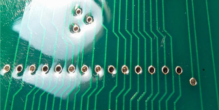 PCB板三防胶喷涂后出现泛白怎么处理？