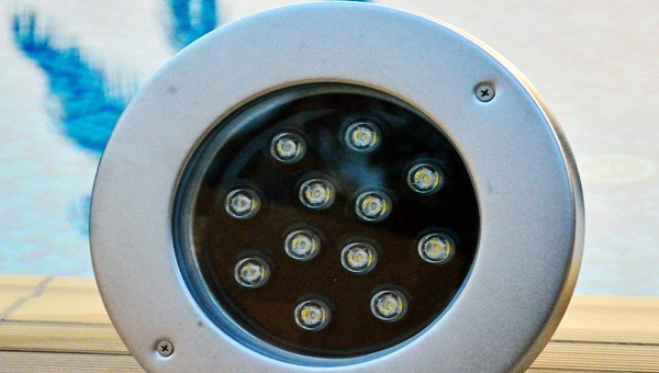 水下灯密封性能如何？耐湿气防水密封胶性能解析！