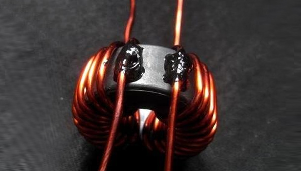 金属线圈粘接固定，使用单组份结构胶效果更高