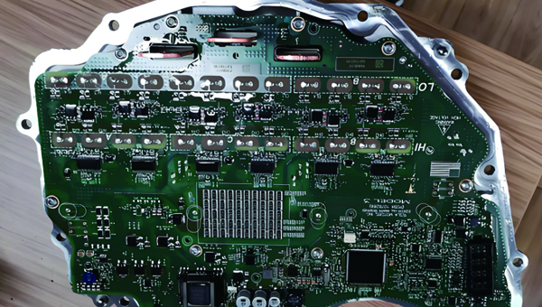 为什么新能源汽车电控要用密封粘合剂？与这三点息息相关！