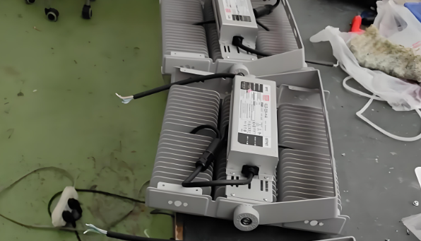 ​双组份有机硅胶解决户外LED照明防水密封问题