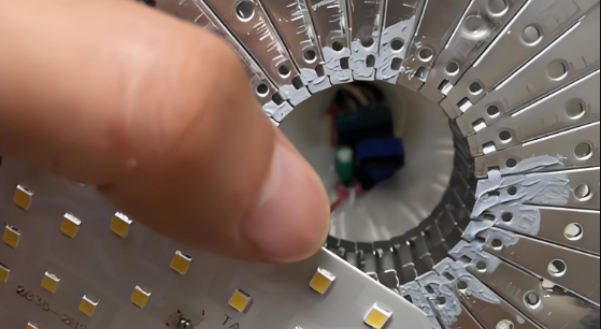 ​汇巨工程为您解答工矿灯为什么需要用导热硅脂