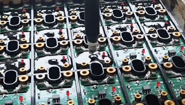 你知道固态继电器为什么要灌胶吗汇巨胶粘黄工为您解答