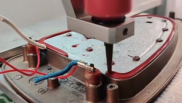 蒸汽熨斗铸铝底板漏汽难题HJ-739耐高温有机硅密封胶来解决