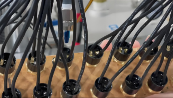 环氧树脂灌封胶371，从PCB到传感器环氧树脂灌封胶371如何实现电子元件的